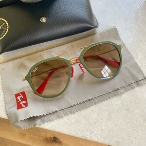 RAY-BAN
RB4369M Scuderia Ferrari Collection